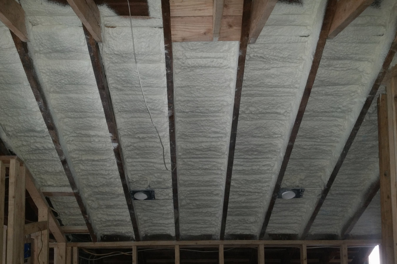 Closed-cell foam insulation